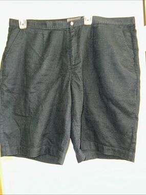 Liz Claiborne Black Flat-Front woman’s shorts